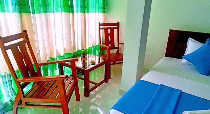 Kingdom Gate Hotel Katugastota Екстериор снимка